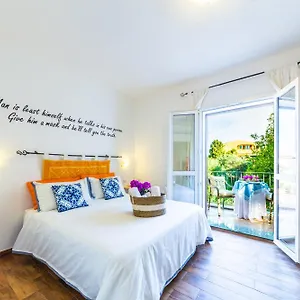 Le Maschere Bed and breakfast